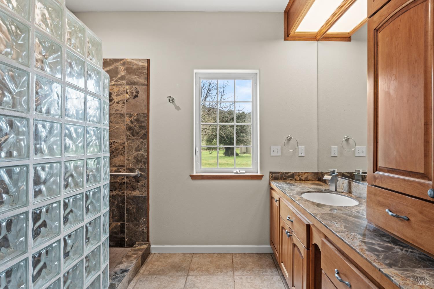 4595-4601 Feliz Creek Road Hopland, CA 95449 - Photo 16 of 74 Master bath in main house