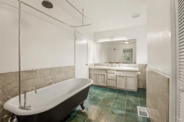 $2,300,000 | 4595-4601 Feliz Creek Road, Hopland, CA 95449