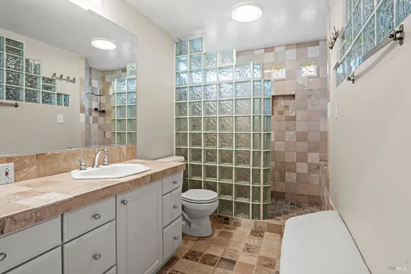 $2,300,000 | 4595-4601 Feliz Creek Road, Hopland, CA 95449