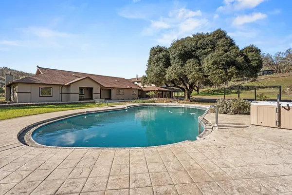 $2,300,000 | 4595-4601 Feliz Creek Road, Hopland, CA 95449