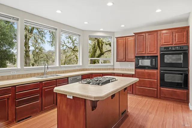 $2,300,000 | 4595-4601 Feliz Creek Road, Hopland, CA 95449