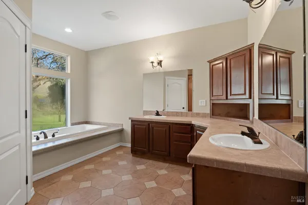 $2,300,000 | 4595-4601 Feliz Creek Road, Hopland, CA 95449