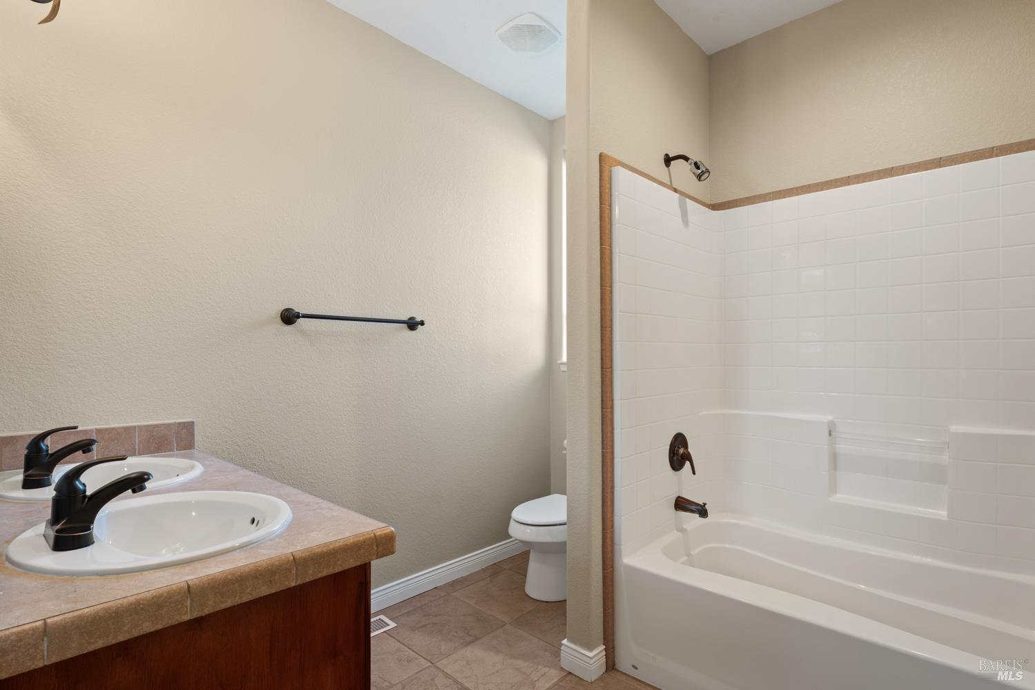 4595-4601 Feliz Creek Road Hopland, CA 95449 - Photo 42 of 74 Bathroom No.2 in Modular home with tub