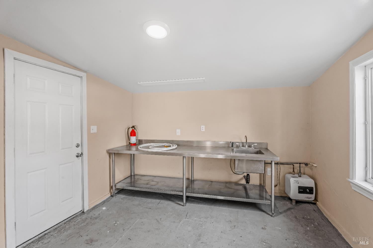 4595-4601 Feliz Creek Road Hopland, CA 95449 - Photo 49 of 74 Interior of artists studio