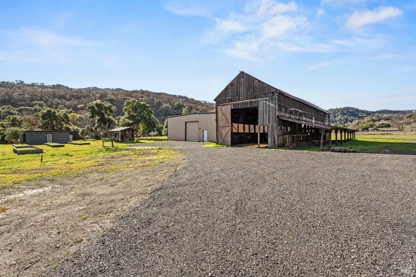 $2,300,000 | 4595-4601 Feliz Creek Road, Hopland, CA 95449
