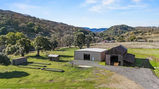 $2,300,000 | 4595-4601 Feliz Creek Road, Hopland, CA 95449