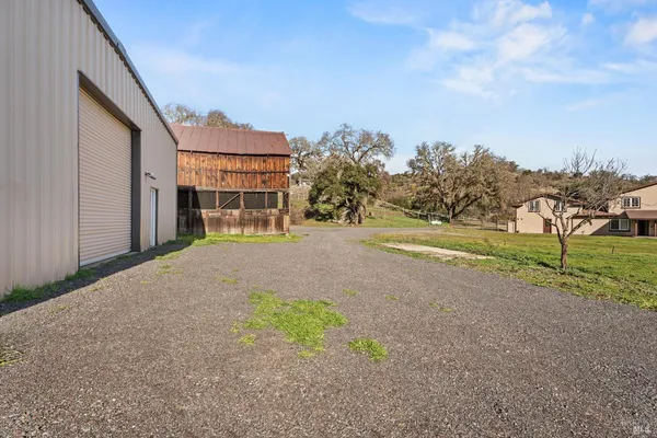 $2,300,000 | 4595-4601 Feliz Creek Road, Hopland, CA 95449