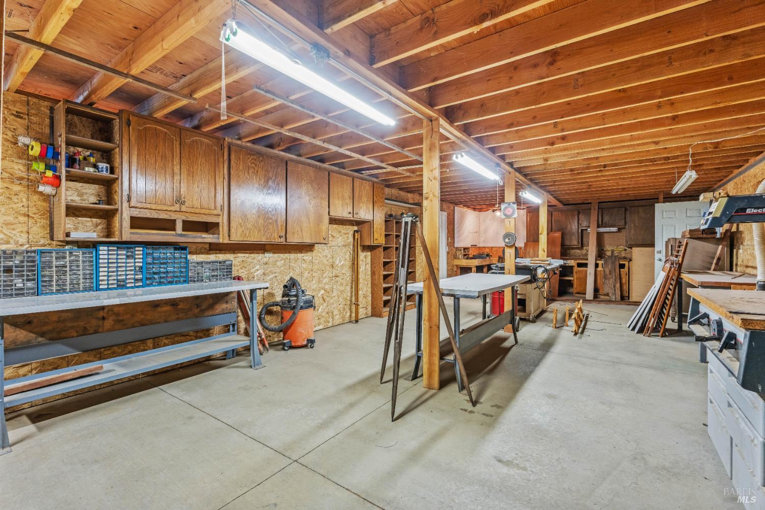 4595-4601 Feliz Creek Road Hopland, CA 95449 - Photo 55 of 74 Inside workshop