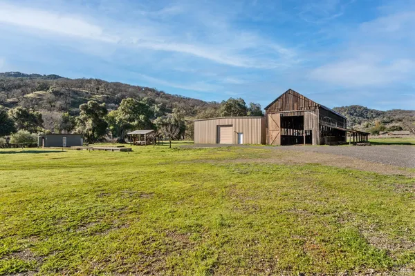 $2,300,000 | 4595-4601 Feliz Creek Road, Hopland, CA 95449