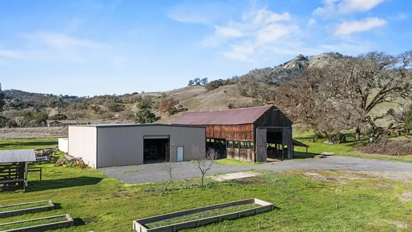 $2,300,000 | 4595-4601 Feliz Creek Road, Hopland, CA 95449