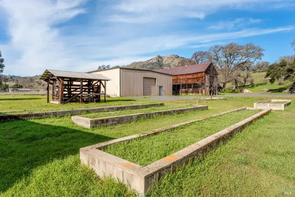 $2,300,000 | 4595-4601 Feliz Creek Road, Hopland, CA 95449