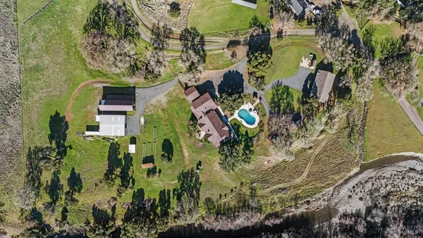 $2,300,000 | 4595-4601 Feliz Creek Road, Hopland, CA 95449
