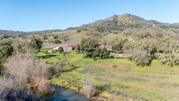 $2,300,000 | 4595-4601 Feliz Creek Road, Hopland, CA 95449