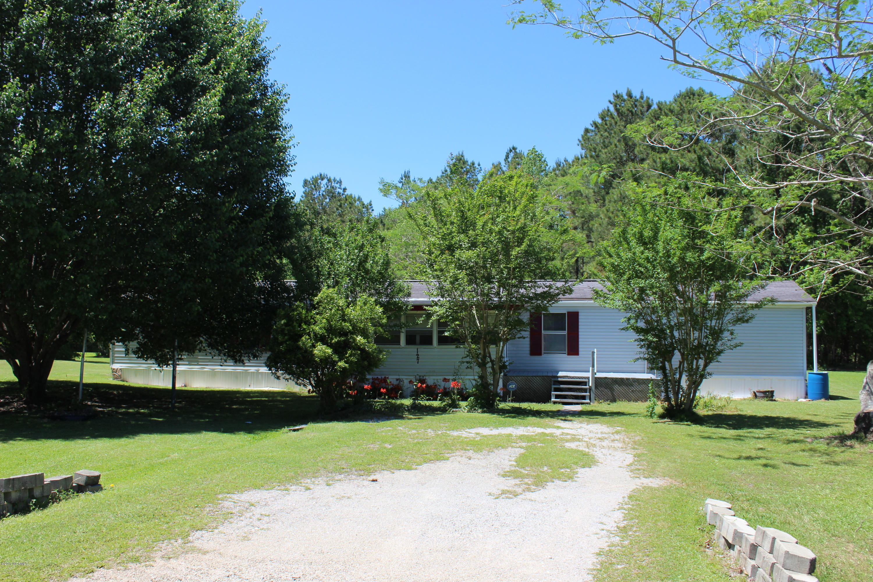 133 Anita Drive Hubert, NC 28539 - Photo 26 of 26 127 Anita Dr /view from driveway