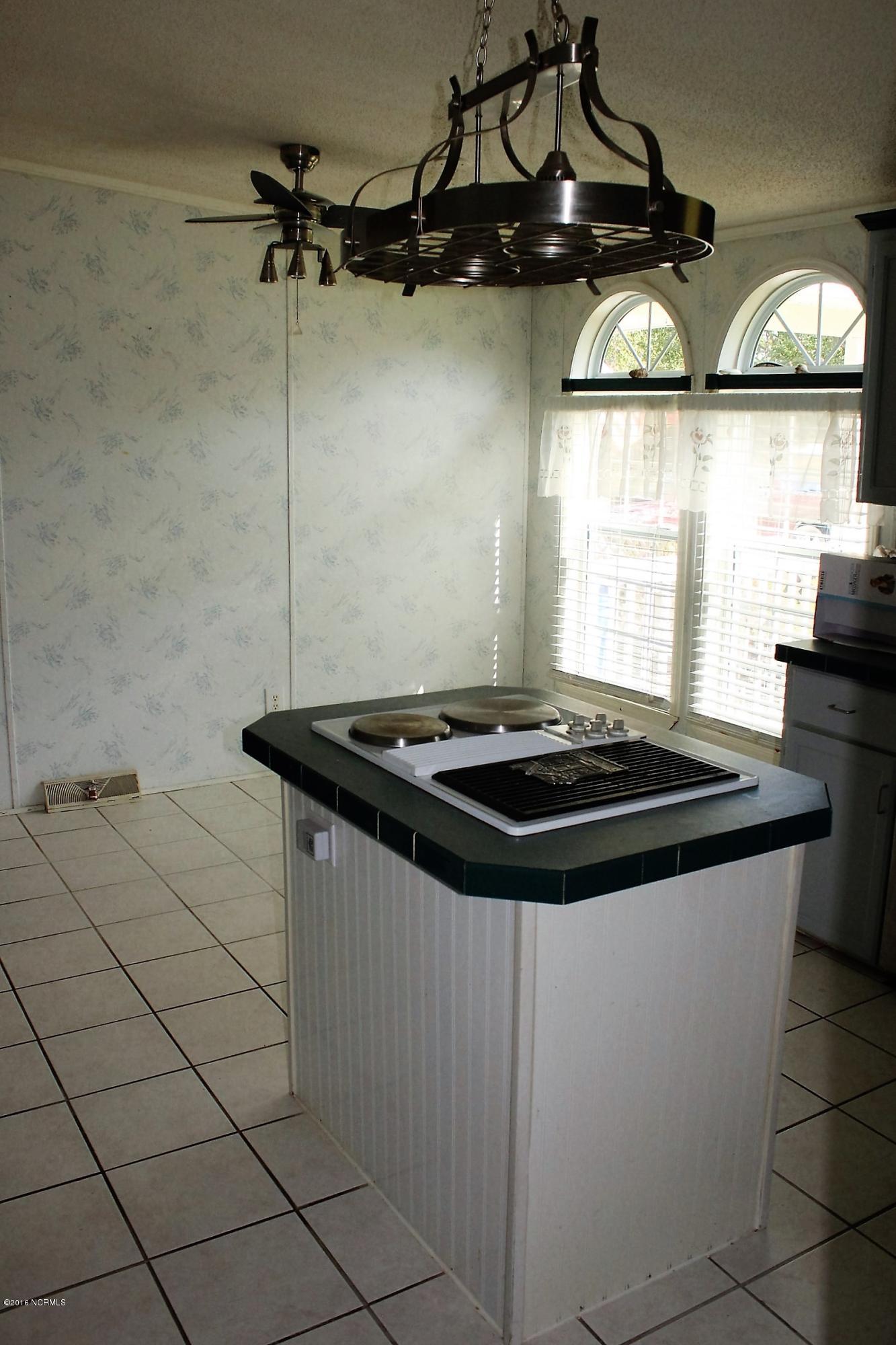 133 Anita Drive Hubert, NC 28539 - Photo 5 of 26 Kitchen