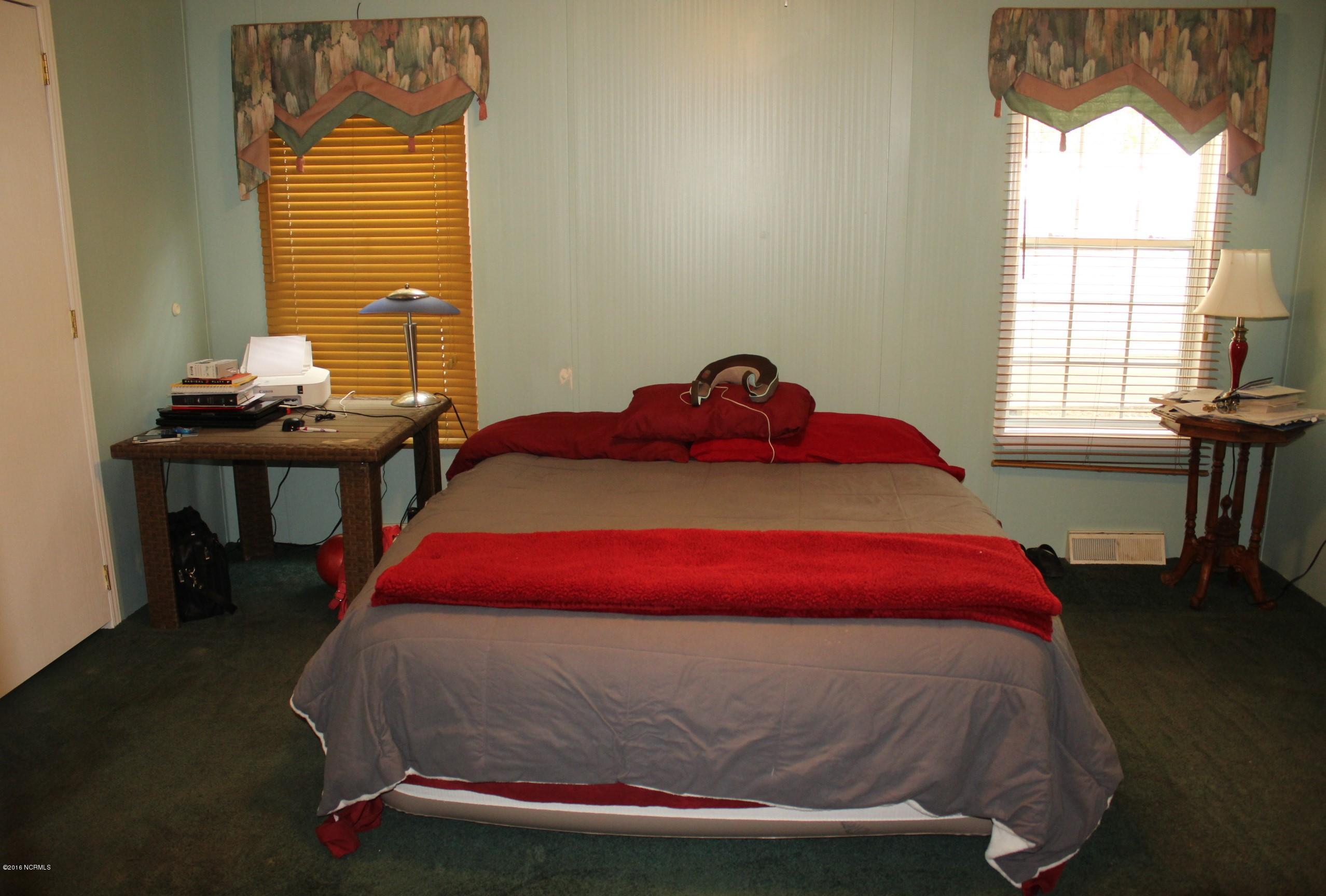 133 Anita Drive Hubert, NC 28539 - Photo 8 of 26 Master bedroom