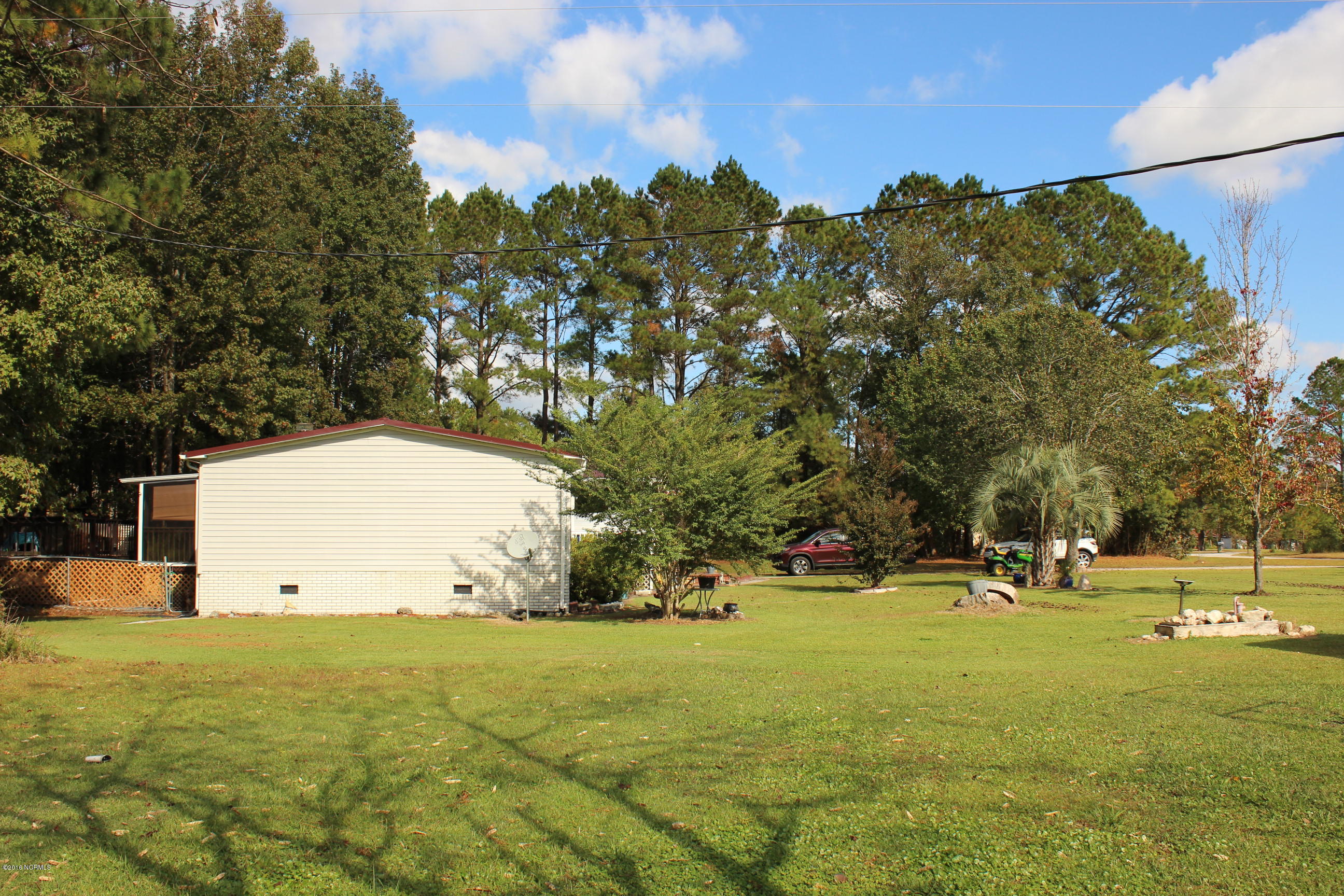 133 Anita Drive Hubert, NC 28539 - Photo 9 of 26 Left side of home