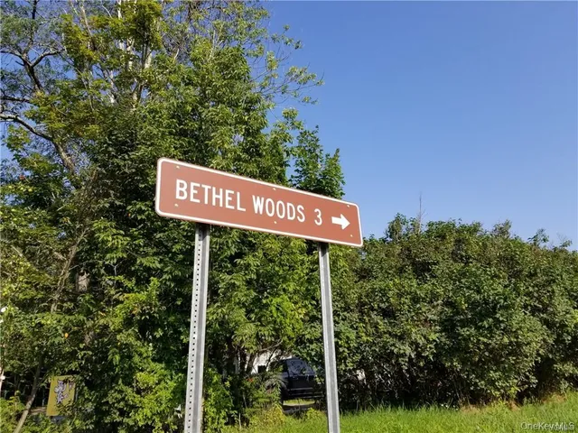 a street sign that is sitting on a pole