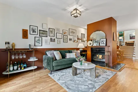 $649,900 | 1050 West Webster Avenue, Unit 1E, Chicago, IL 60614
