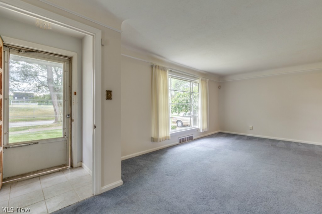 4903 Farnhurst Road Cleveland, OH 44124 - Photo 7 of 22 Living room, tiled entrance way, freshly cleaned carpet