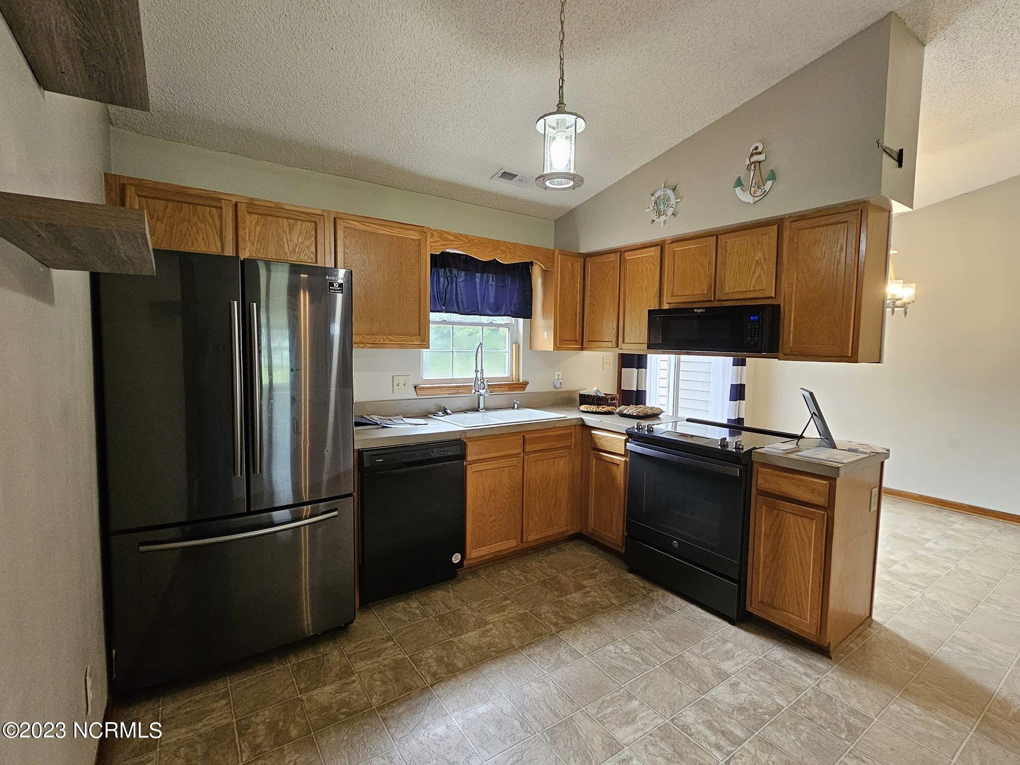 136 Fodder Drive Hubert, NC 28539 - Photo 8 of 28 Kitchen