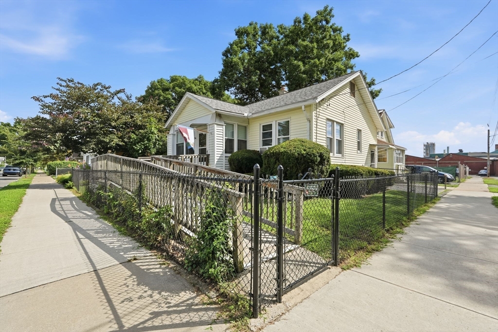 103 Duryea Street Springfield, MA 01104 - Photo 6 of 29 Gallery Image 6