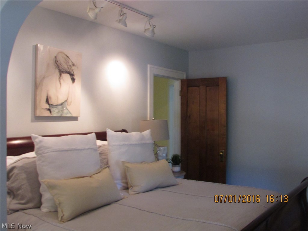 3020 Yorkshire Road Cleveland, OH 44118 - Photo 22 of 35 Gallery Image 22