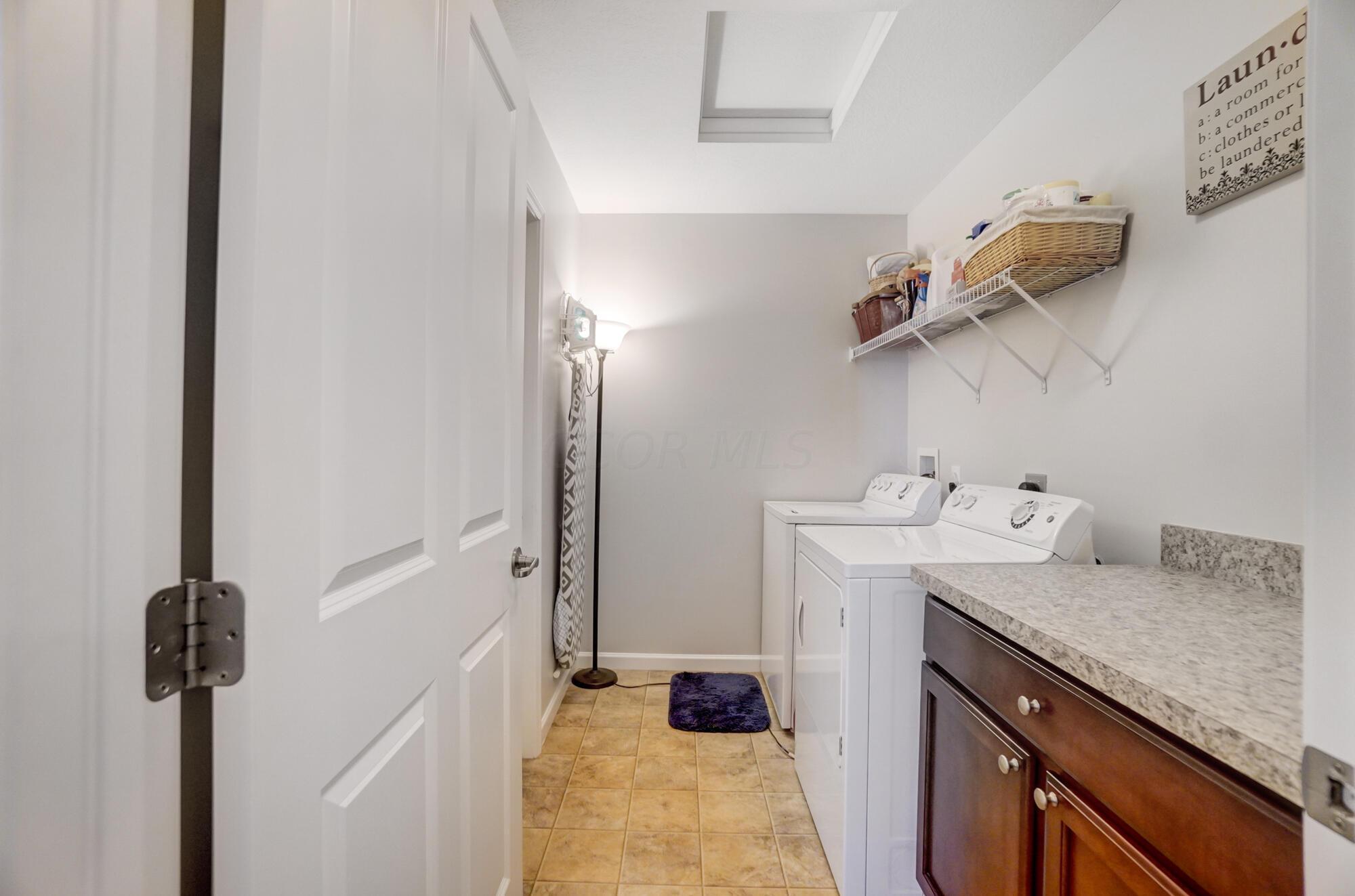 7975 Ravine Run Lane Columbus, OH 43235 - Photo 36 of 44 037