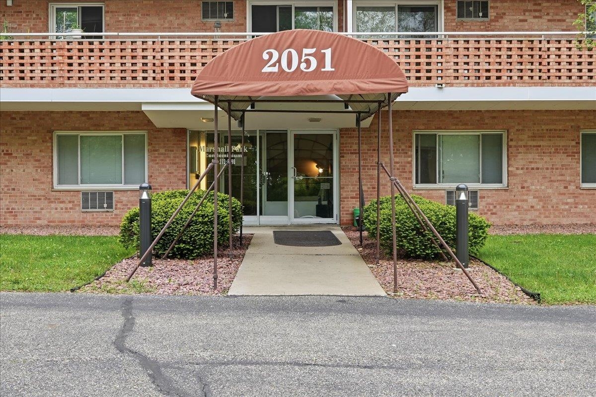 2051 Allen Boulevard, Unit 407 Middleton, WI 53562 - Photo 3 of 26