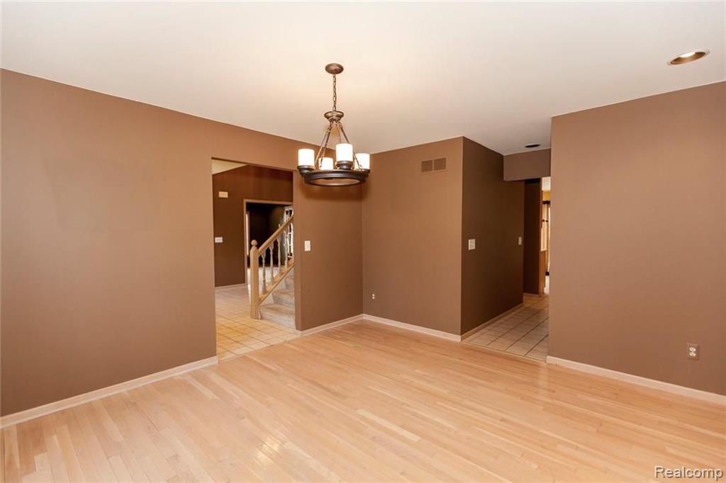 30516 Huntsman Drive West Farmington Hills, MI 48331 - Photo 29 of 54