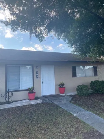 $1,400 | 701 West Rosewood Lane, Unit 701, Tavares, FL 32778