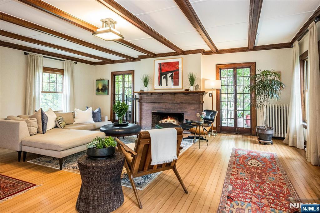 42 Hamilton Road Glen Ridge, NJ 07028 - Photo 8 of 44 Gallery Image 8