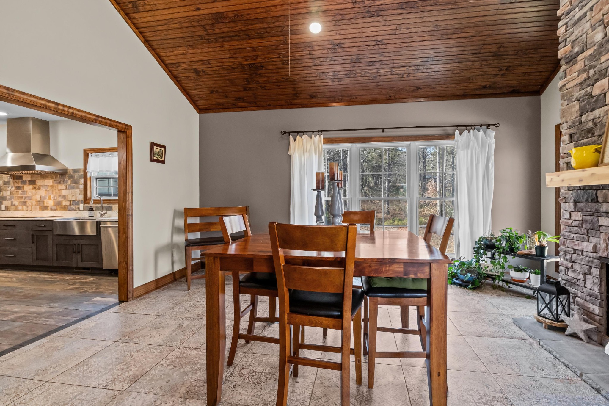 1816 McKelvy Road Camden, TN 38320 - Photo 25 of 100 a dining room with furniture and window
