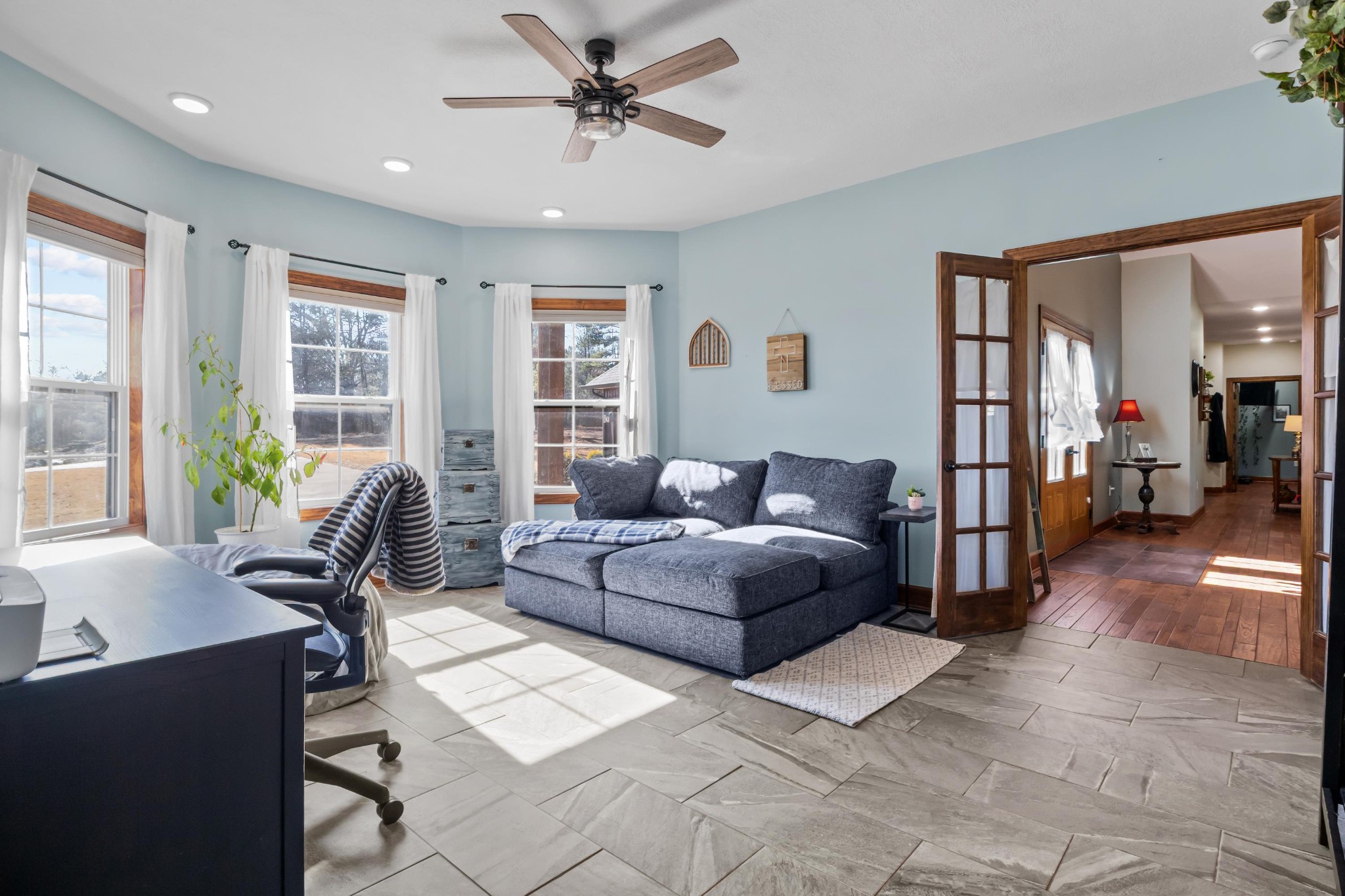 1816 McKelvy Road Camden, TN 38320 - Photo 36 of 100 a living room with furniture and a window