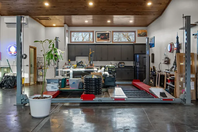 $839,000 | 1816 McKelvy Road, Camden, TN 38320