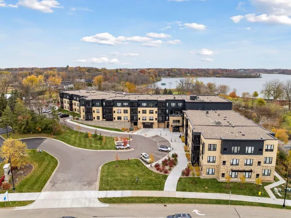 $250,000 | 1948 Wayzata Boulevard, Unit 105, Long Lake, MN 55356