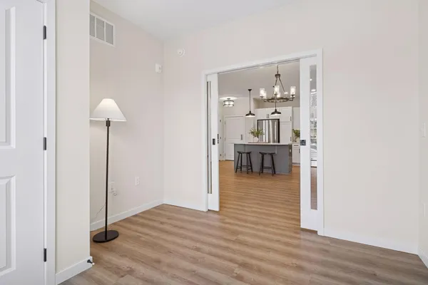 $250,000 | 1948 Wayzata Boulevard, Unit 105, Long Lake, MN 55356