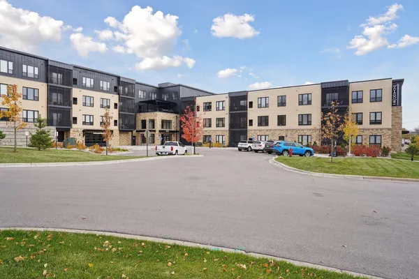 $250,000 | 1948 Wayzata Boulevard, Unit 105, Long Lake, MN 55356