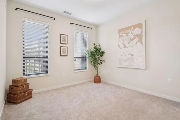 $250,000 | 1948 Wayzata Boulevard, Unit 105, Long Lake, MN 55356