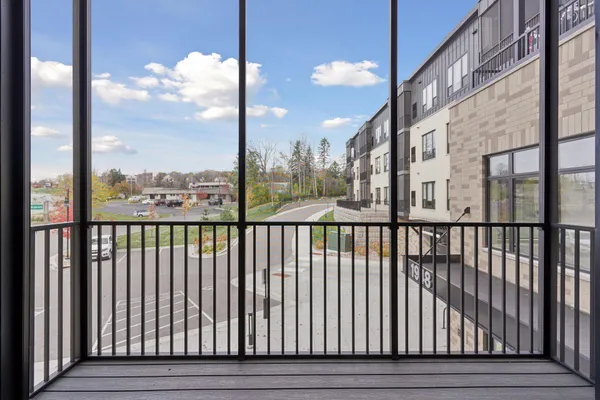 $250,000 | 1948 Wayzata Boulevard, Unit 105, Long Lake, MN 55356