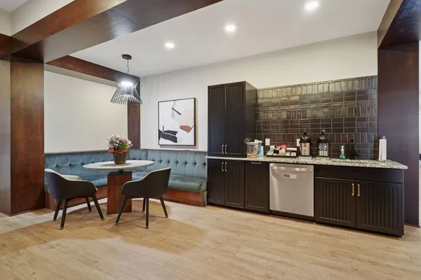 $250,000 | 1948 Wayzata Boulevard, Unit 105, Long Lake, MN 55356
