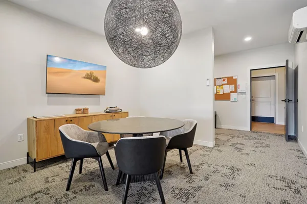 $250,000 | 1948 Wayzata Boulevard, Unit 105, Long Lake, MN 55356