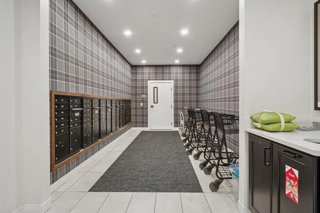 $259,900 | 1948 Wayzata Boulevard, Unit 105, Long Lake, MN 55356