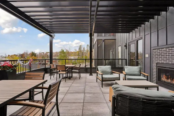 $250,000 | 1948 Wayzata Boulevard, Unit 105, Long Lake, MN 55356