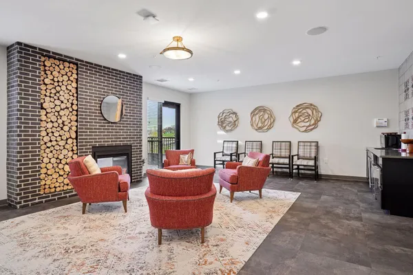 $250,000 | 1948 Wayzata Boulevard, Unit 105, Long Lake, MN 55356