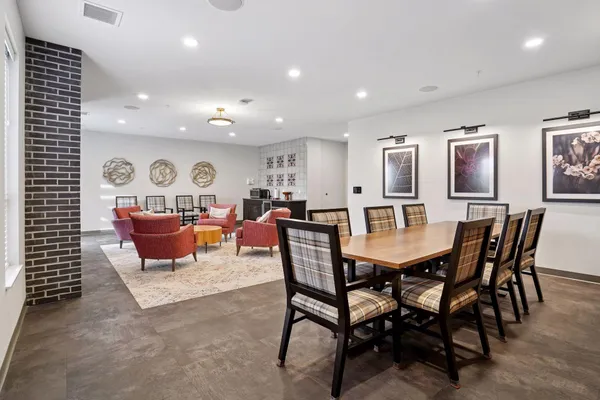 $250,000 | 1948 Wayzata Boulevard, Unit 105, Long Lake, MN 55356