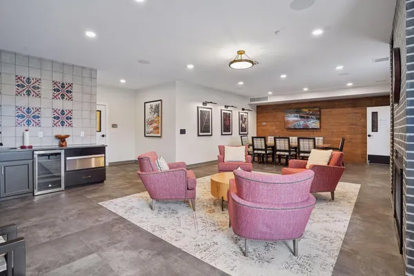 $250,000 | 1948 Wayzata Boulevard, Unit 105, Long Lake, MN 55356