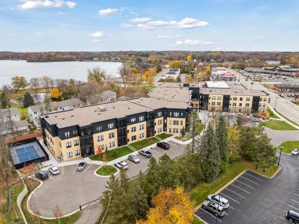$250,000 | 1948 Wayzata Boulevard, Unit 105, Long Lake, MN 55356