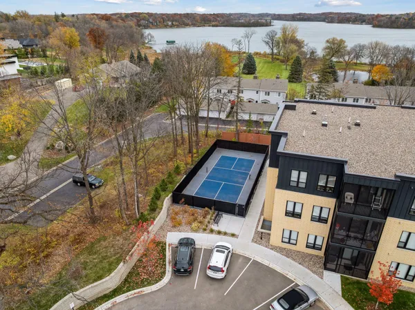 $250,000 | 1948 Wayzata Boulevard, Unit 105, Long Lake, MN 55356