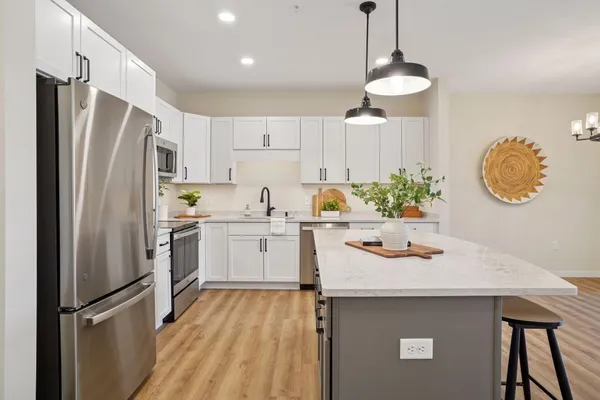 $250,000 | 1948 Wayzata Boulevard, Unit 105, Long Lake, MN 55356